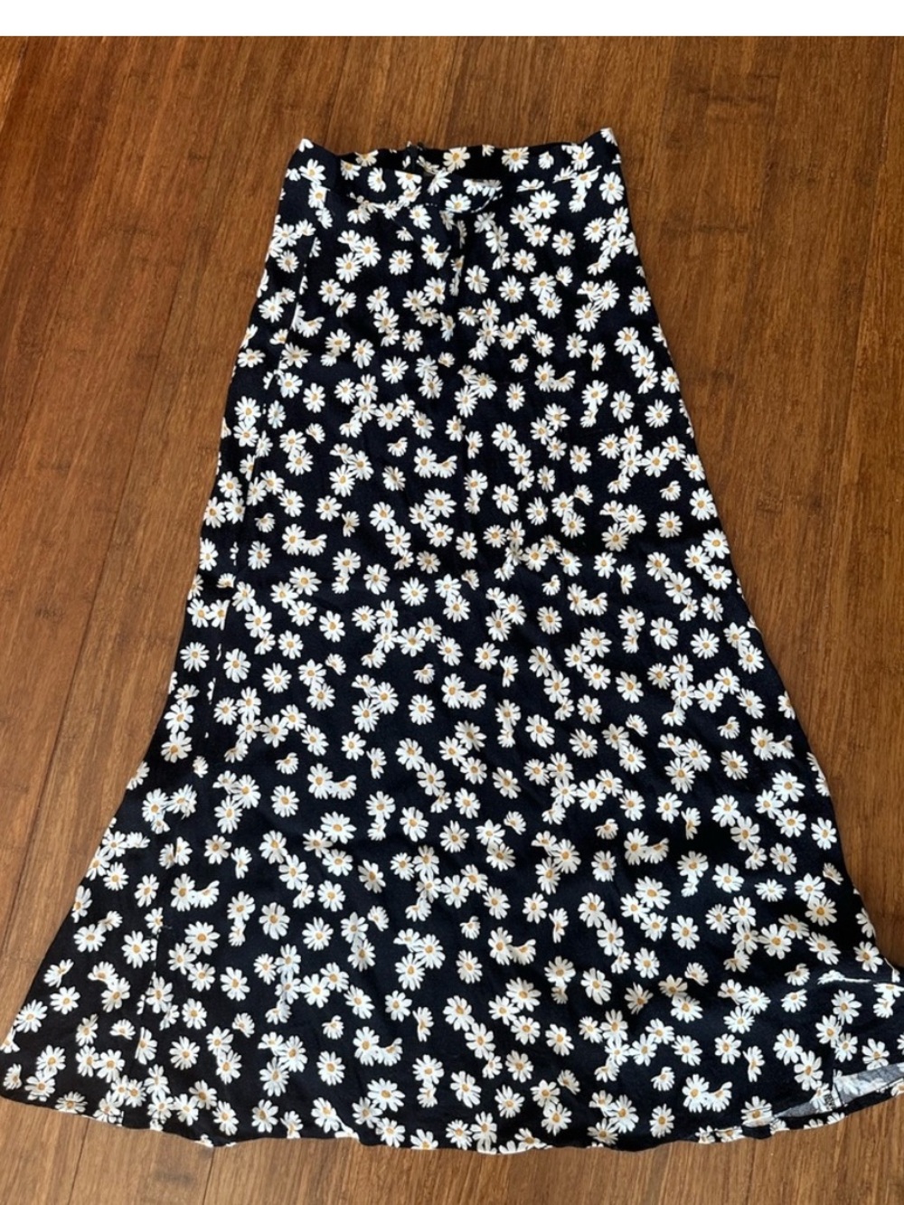 Reformation Bea Midi Skirt in Daisy - Picture 3 of 5